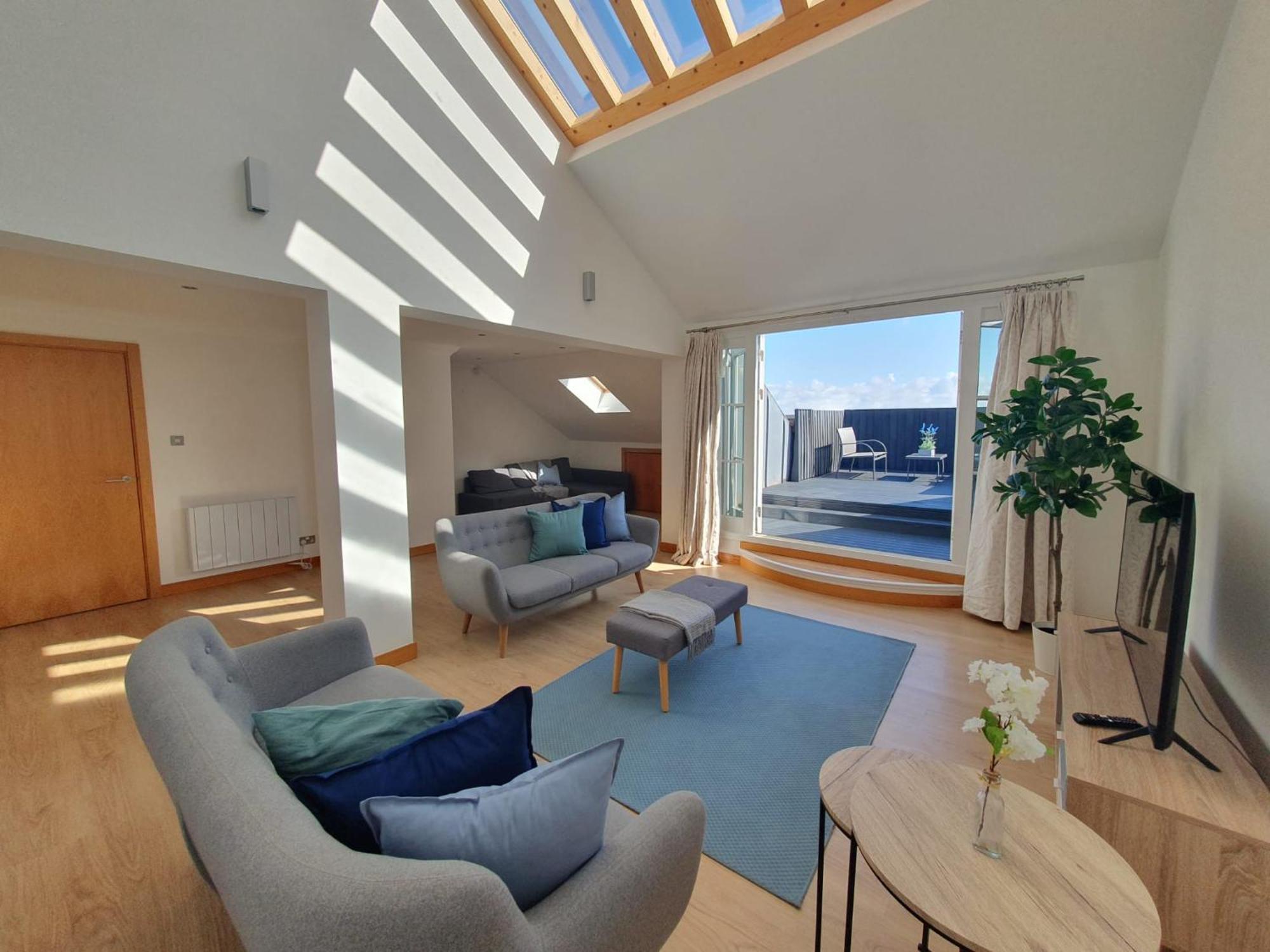 Weekly & Monthly Stays In Penthouse For Contractors Or Leisure Single Or Superking Beds Available Birkenhead Exterior photo