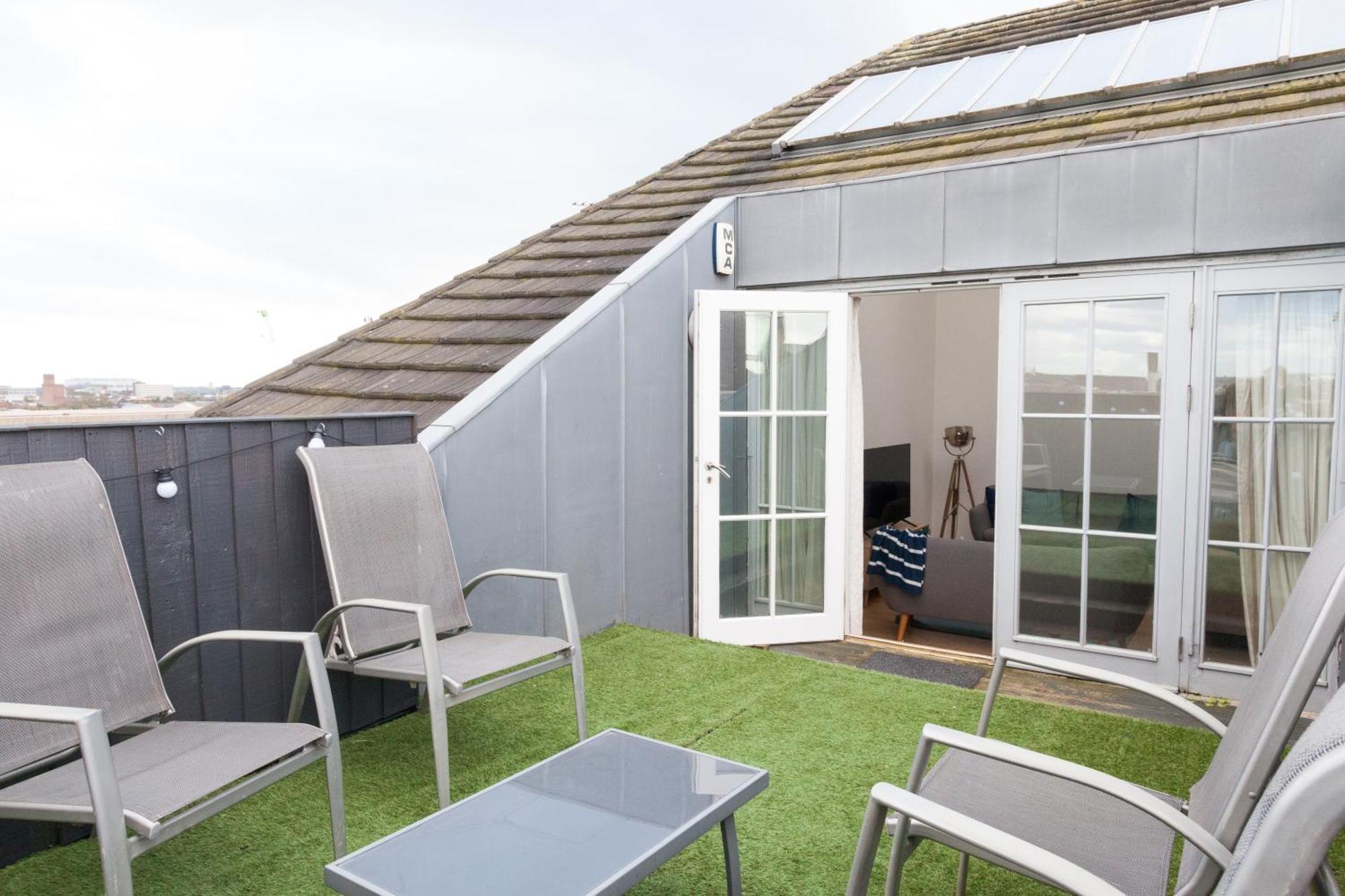 Weekly & Monthly Stays In Penthouse For Contractors Or Leisure Single Or Superking Beds Available Birkenhead Exterior photo