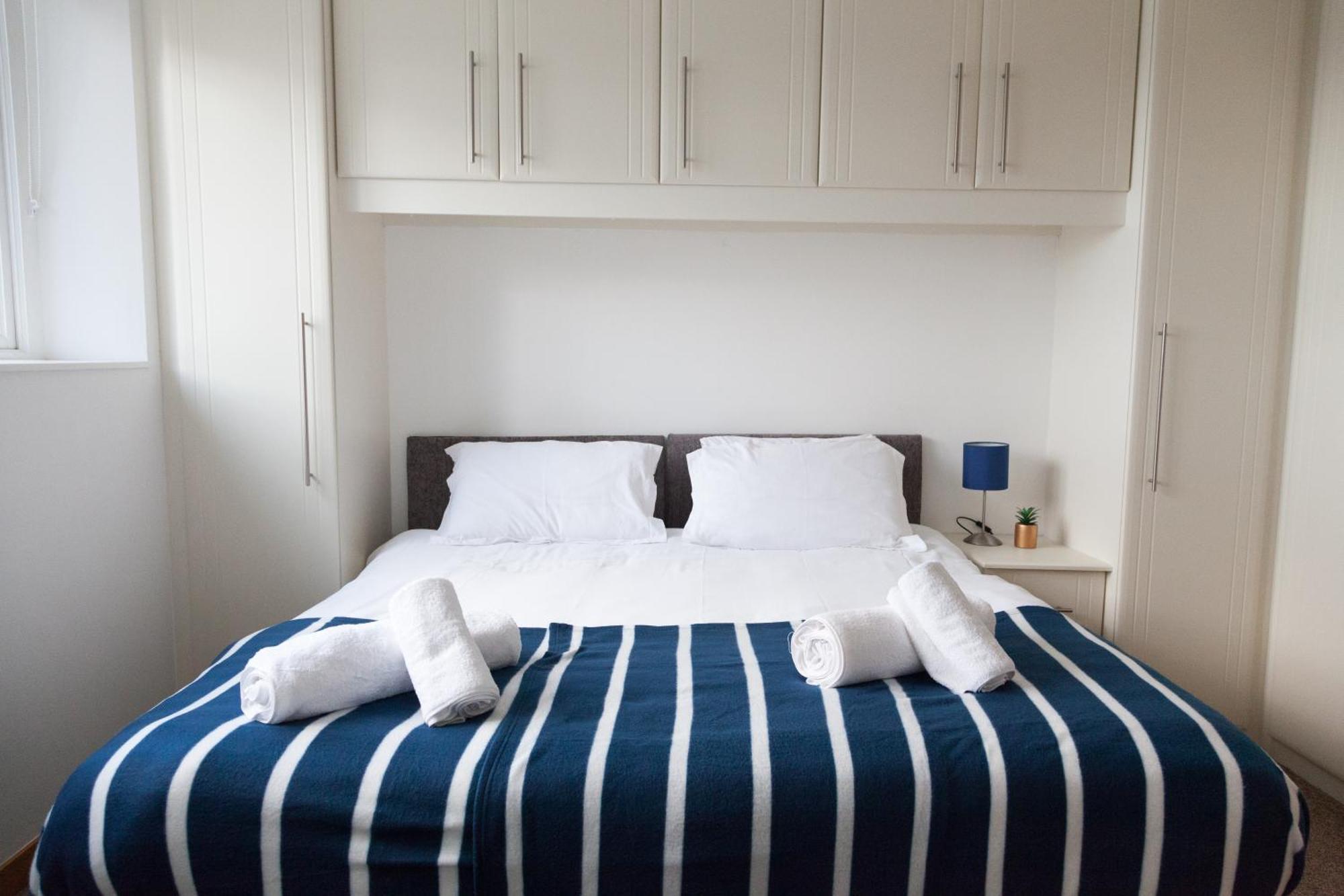 Weekly & Monthly Stays In Penthouse For Contractors Or Leisure Single Or Superking Beds Available Birkenhead Exterior photo