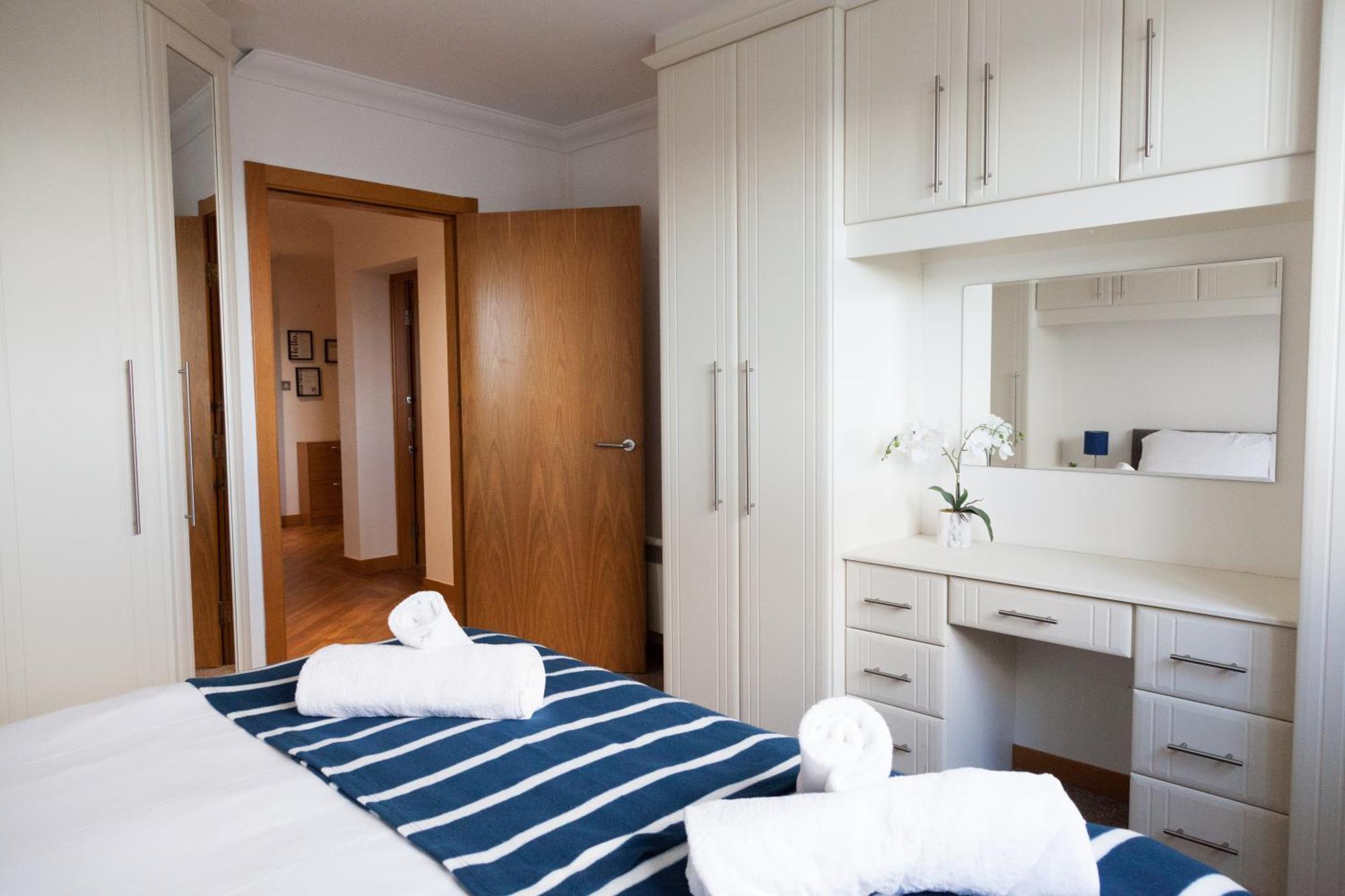 Weekly & Monthly Stays In Penthouse For Contractors Or Leisure Single Or Superking Beds Available Birkenhead Exterior photo