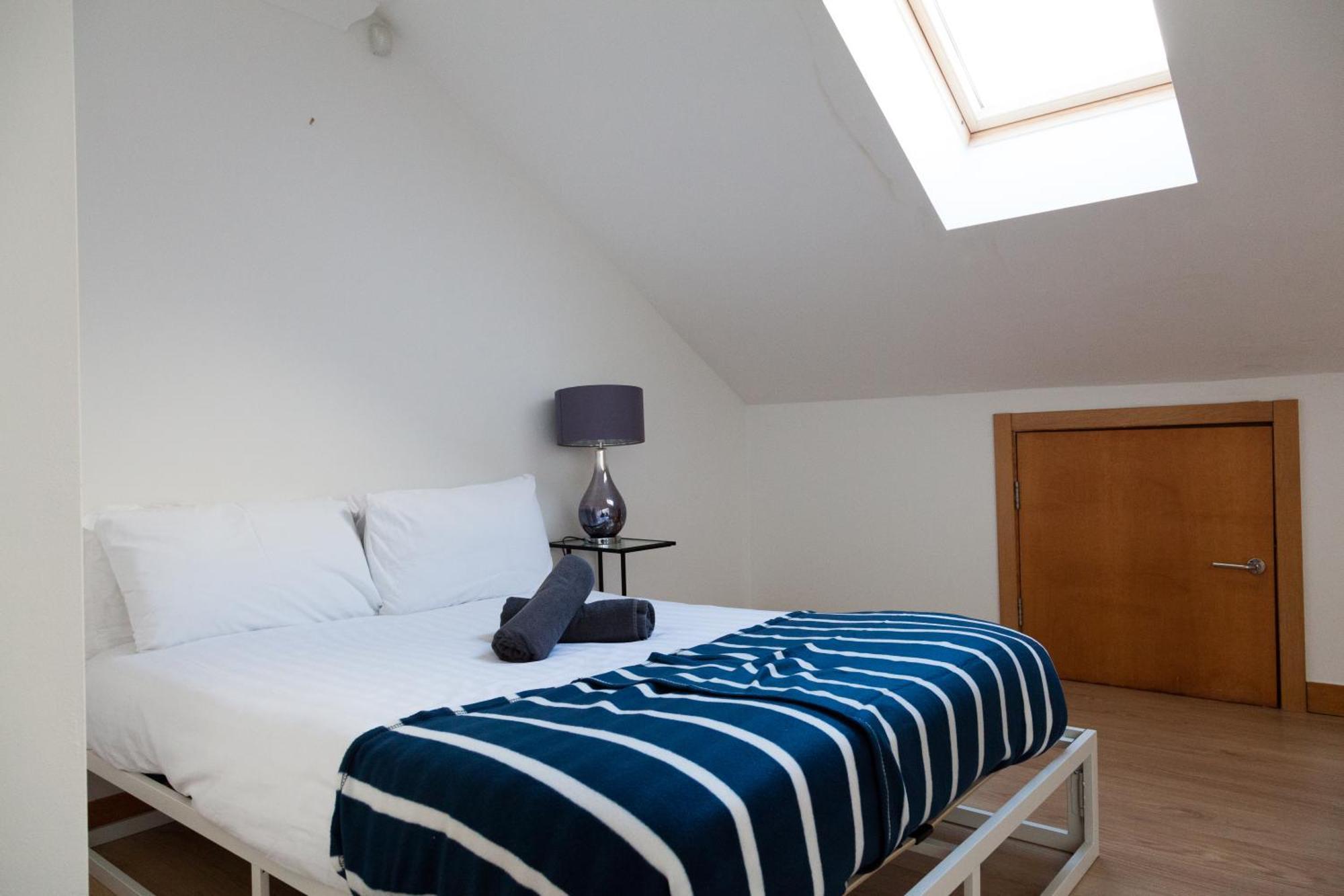 Weekly & Monthly Stays In Penthouse For Contractors Or Leisure Single Or Superking Beds Available Birkenhead Exterior photo
