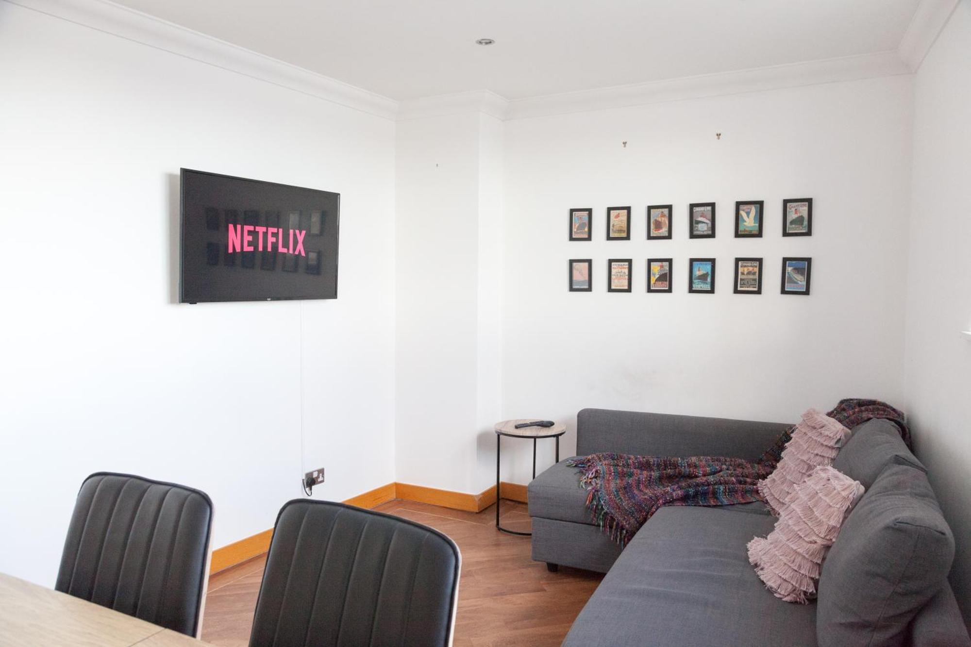 Weekly & Monthly Stays In Penthouse For Contractors Or Leisure Single Or Superking Beds Available Birkenhead Exterior photo