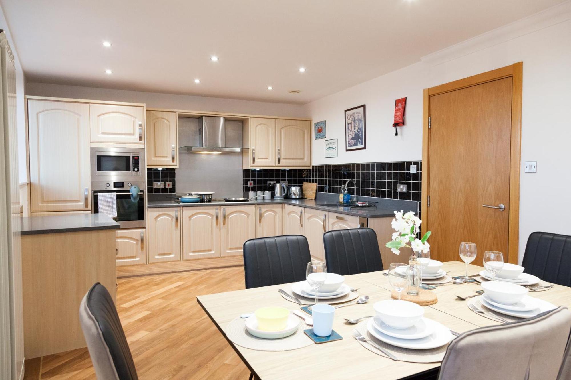 Weekly & Monthly Stays In Penthouse For Contractors Or Leisure Single Or Superking Beds Available Birkenhead Exterior photo