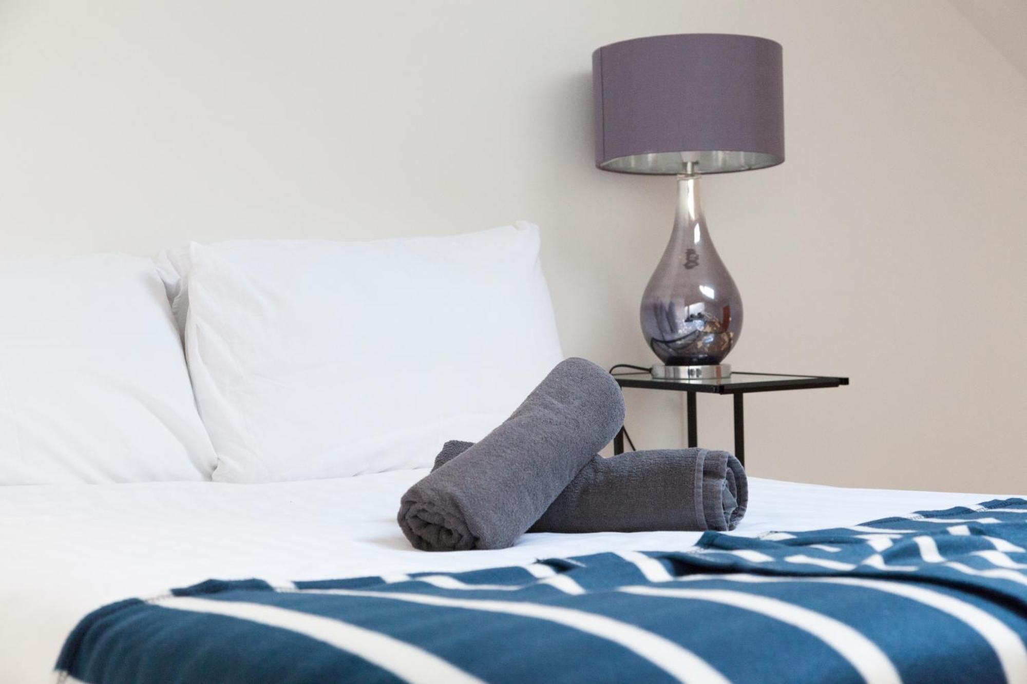 Weekly & Monthly Stays In Penthouse For Contractors Or Leisure Single Or Superking Beds Available Birkenhead Exterior photo